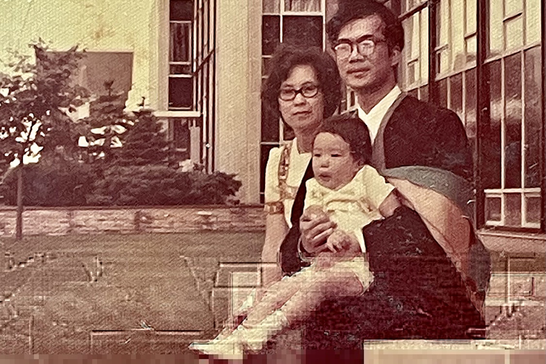 Three generations of Huang family