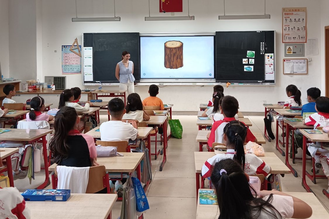 A teacher presenting in front of a class of children in China