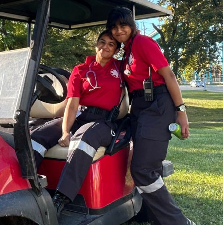 UWSMRS volunteers by their campus response cart