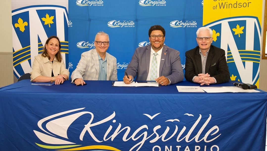 Judy Bornais, John Norton, Dennis Rogers, and Robert Gordon at a table