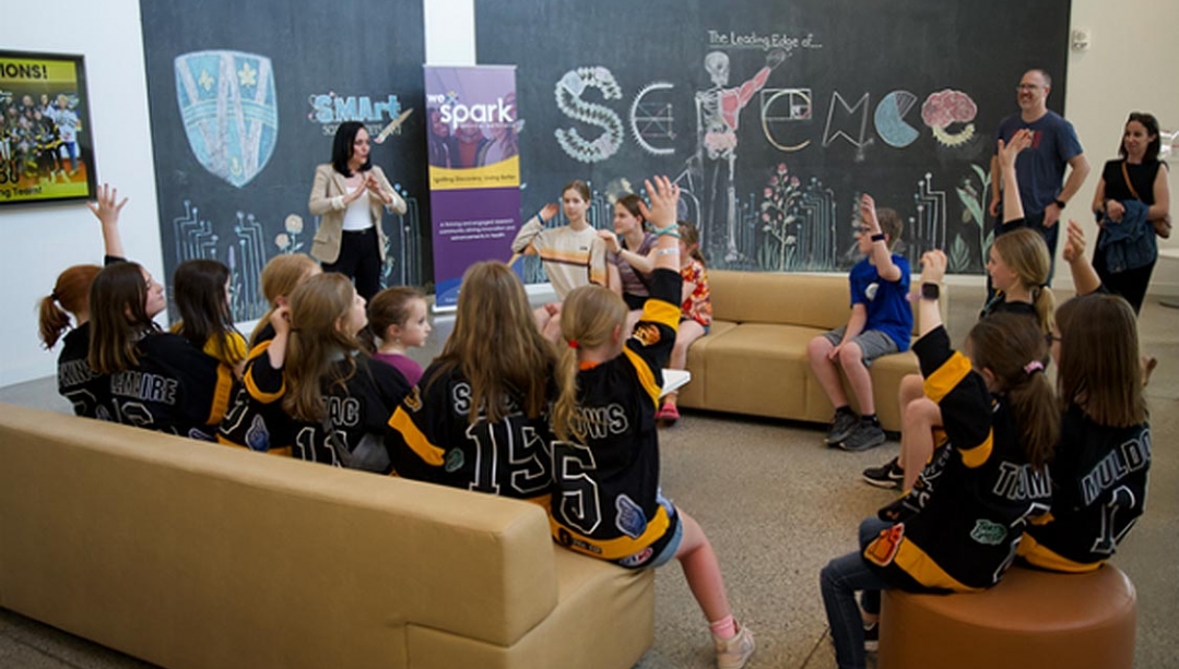 Minor hockey team Lakeshore Lightning visits UWindsor