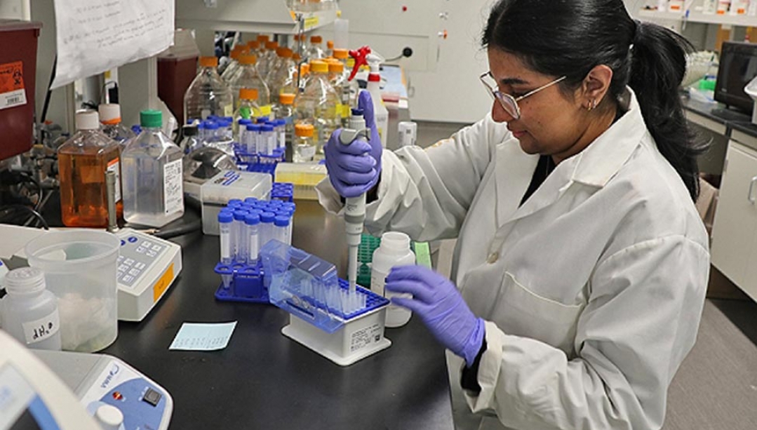 Rachna Patel working with equipment in laboratory