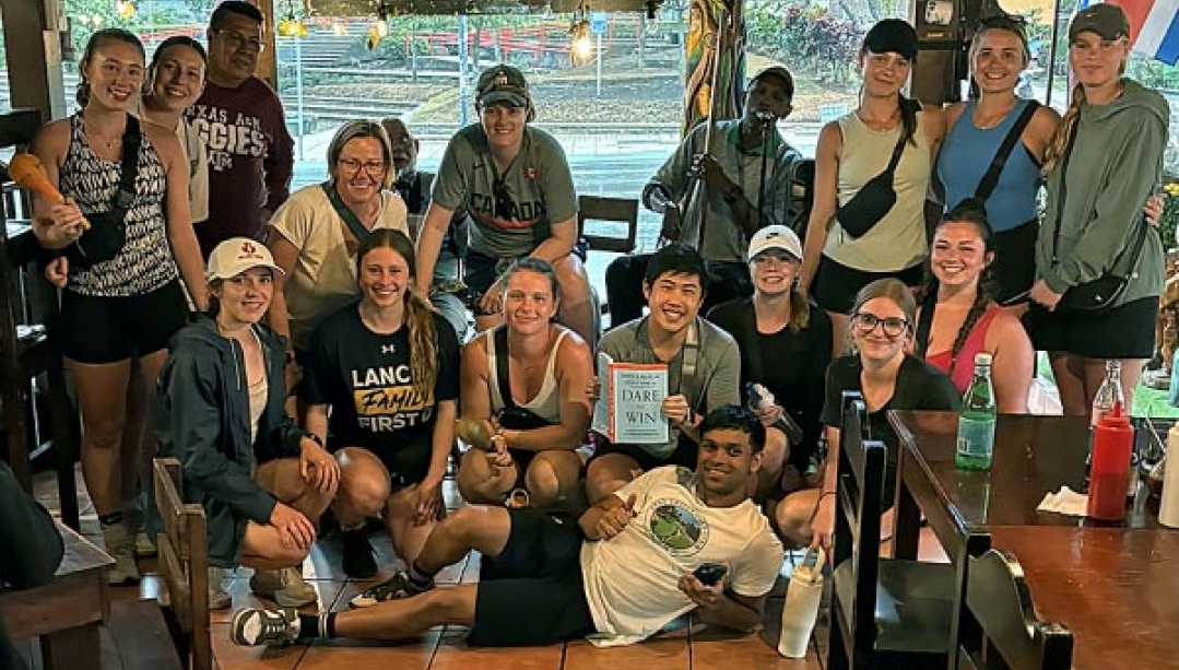 Students and instructors in a group photo in Costa Rica