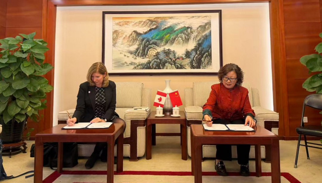 Cheryl Collier signs MOU with representative from Beijing Union University.