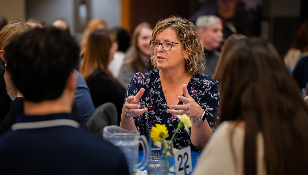 HK Dean Linda Rohr speaks with students at High Achievers Breakfast