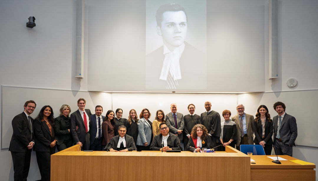 Group photo of faculty, students, judges and Zuber Moot Comittee members
