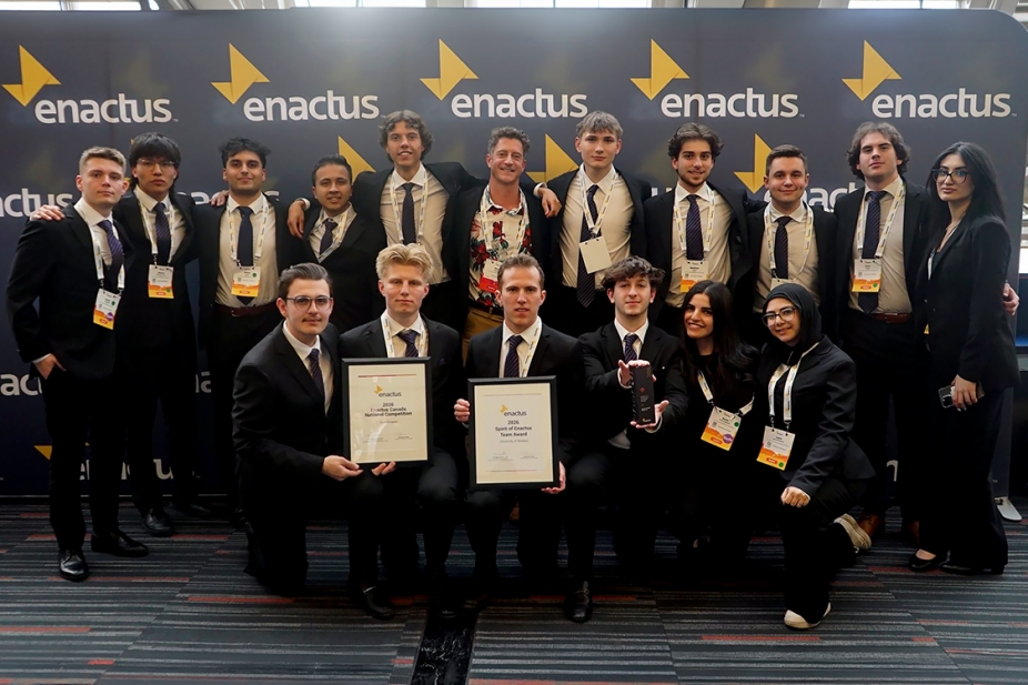photo of entire Enactus Windsor team members holding their awards