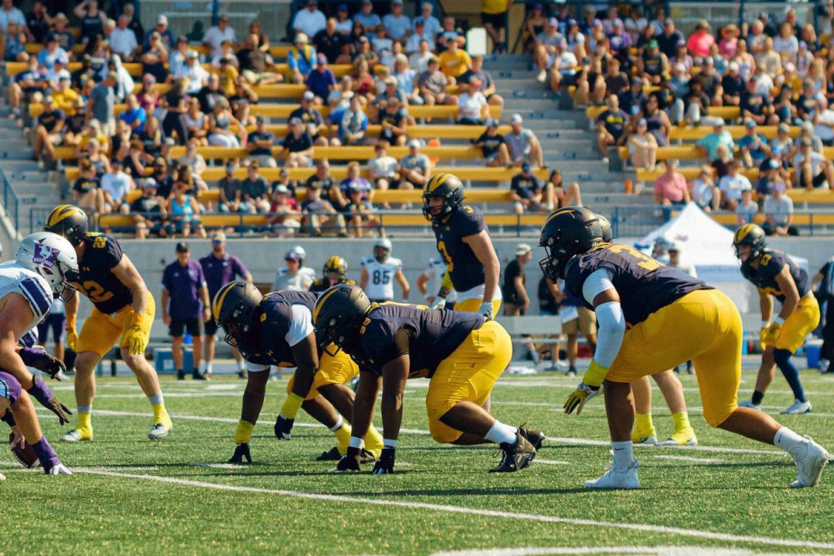 Windsor Lancers Football game action at Alumni Stadium.