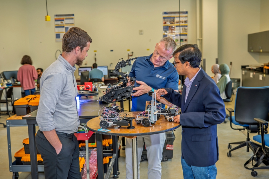 Fulbright specialist Dr. Chris Kelley, a professor from Florida Polytechnic University (left), in the mechatronics lab at the University of Windsor with Dean of Engineering Dr. Bill Van Heyst and professor Dr. Jalal Ahamed. (KYLE ARCHIBALD/The University 
