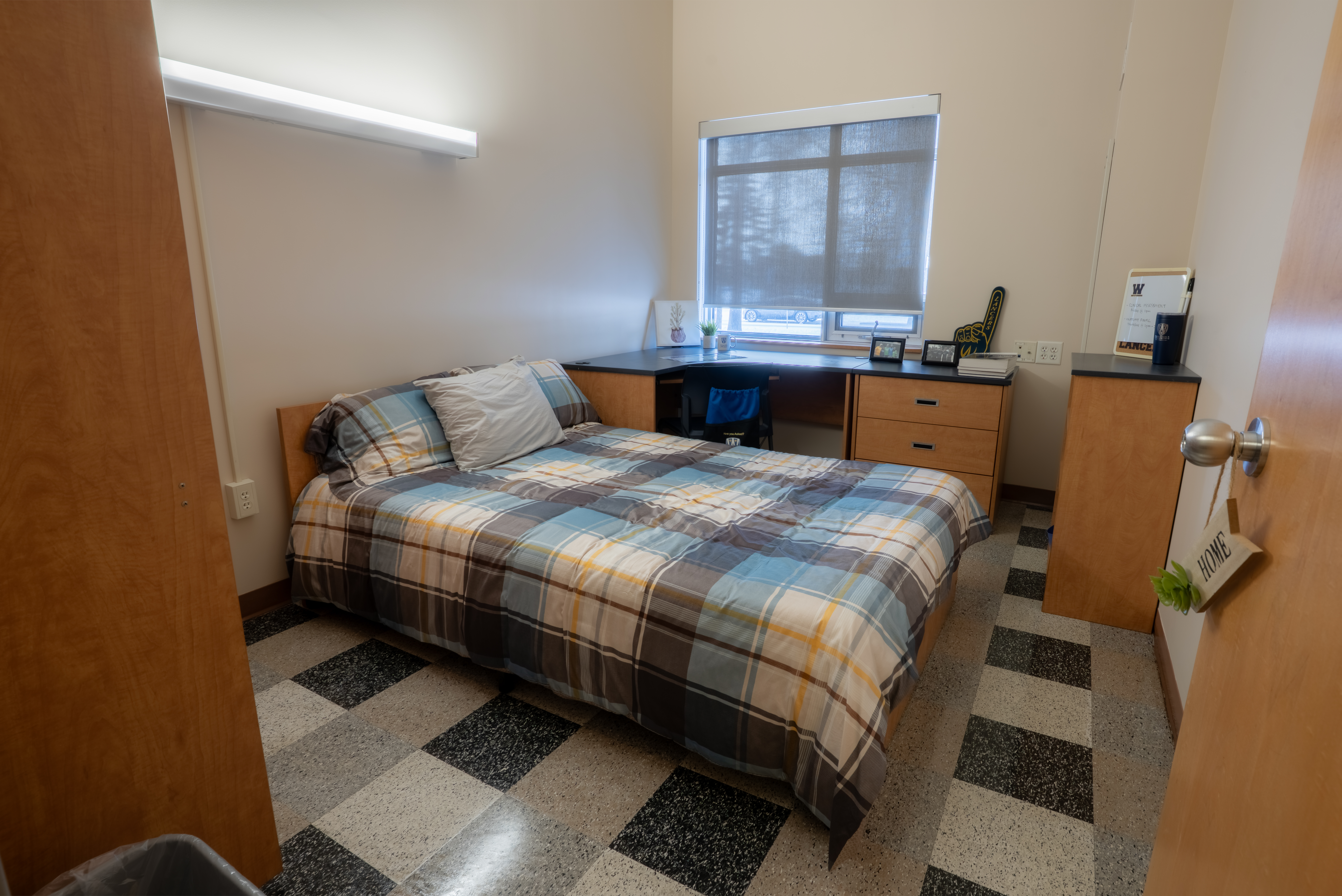 Single bedroom with full size bed