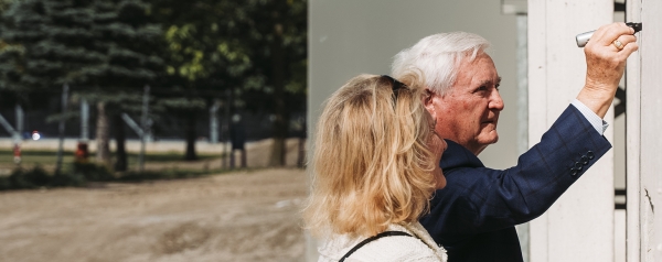 Rodziks signing wall