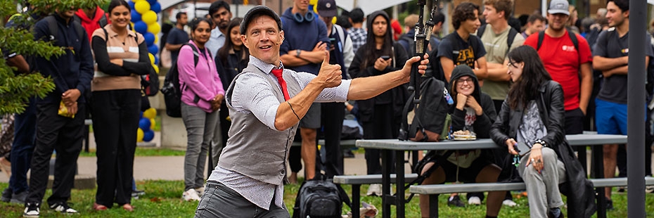 UWindsor event with street performer